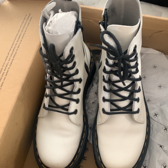 Dr. Marten white boots in Jadon - Picture 2 of 6